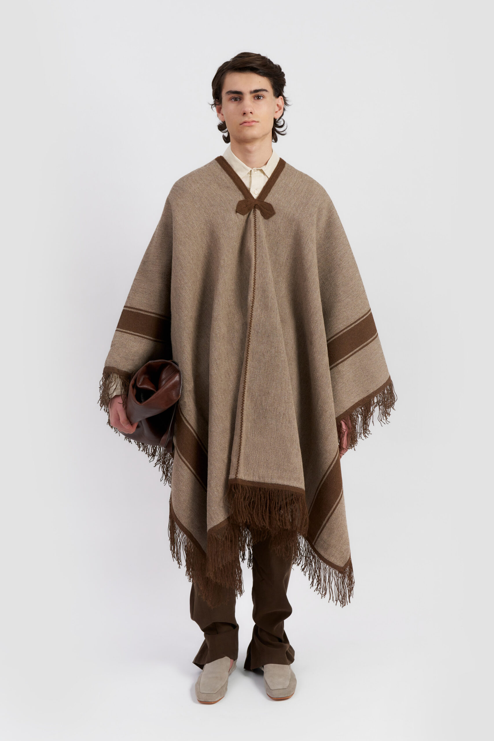 PONCHO AMPARO BEIGE TOSTADO - Imagen 12