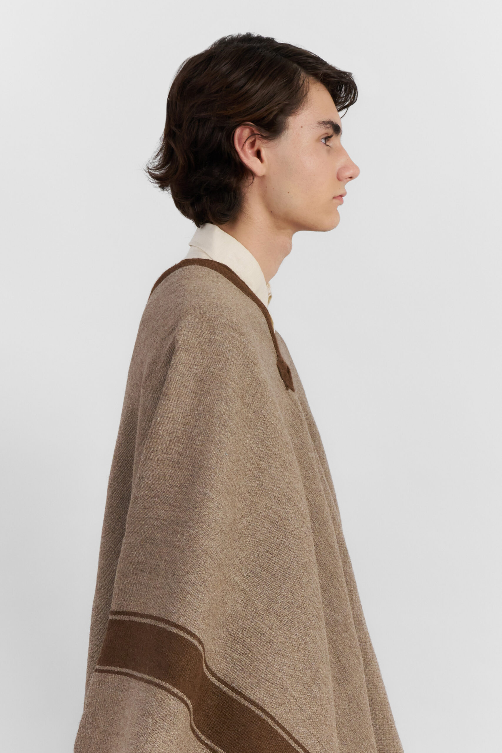 PONCHO AMPARO BEIGE TOSTADO - Imagen 4