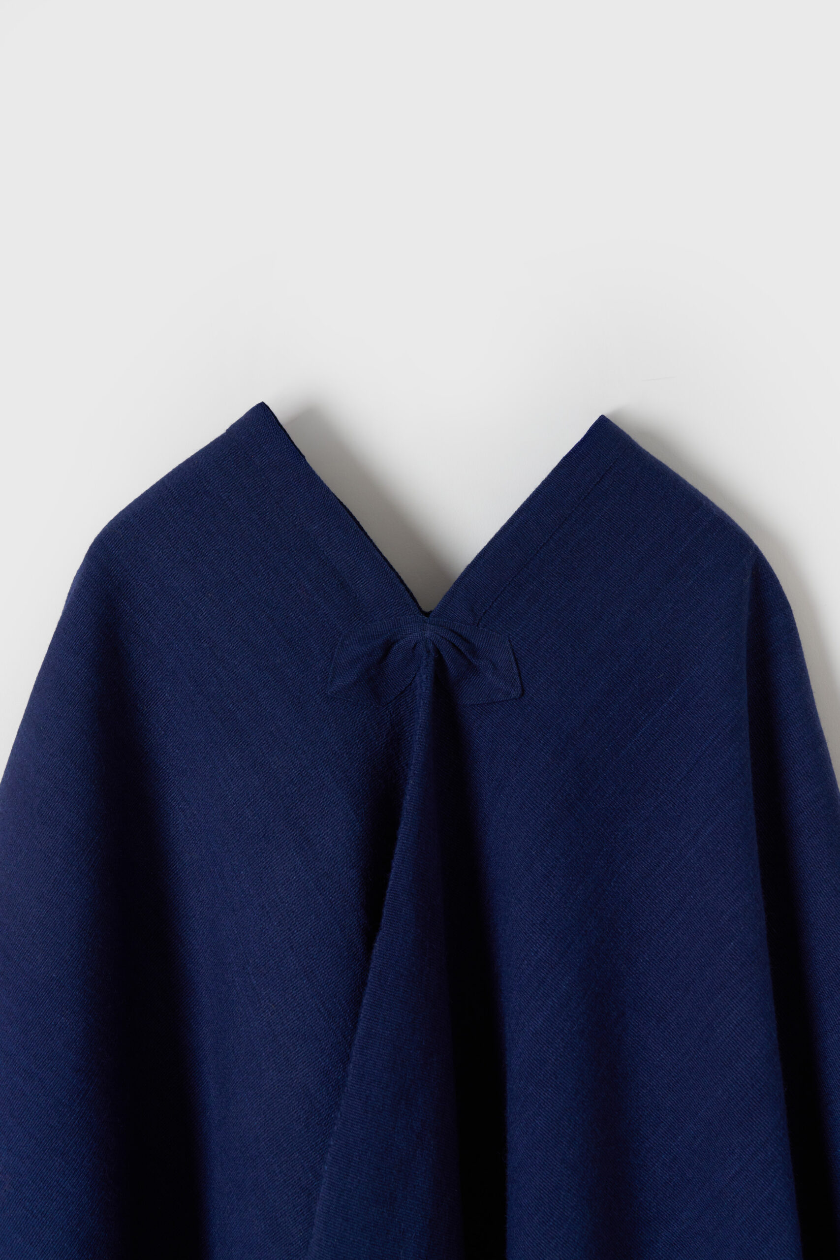 PONCHO AMPARO AZUL MARINO - Imagen 10