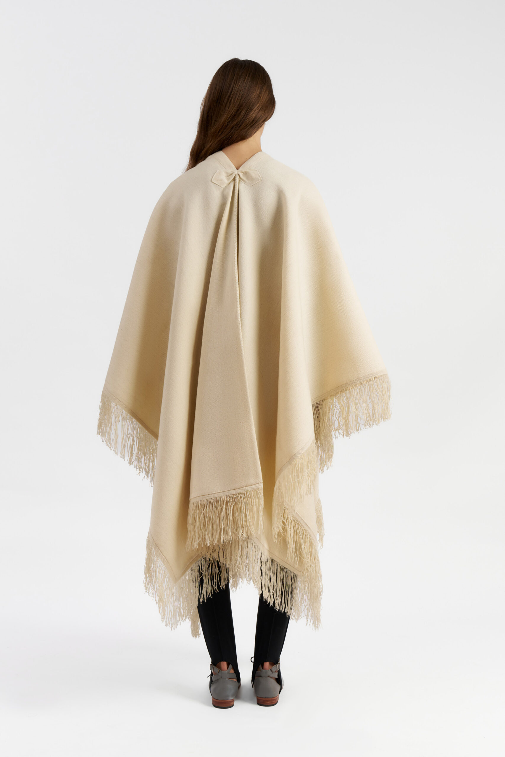 PONCHO AMPARO CREMA - Imagen 11