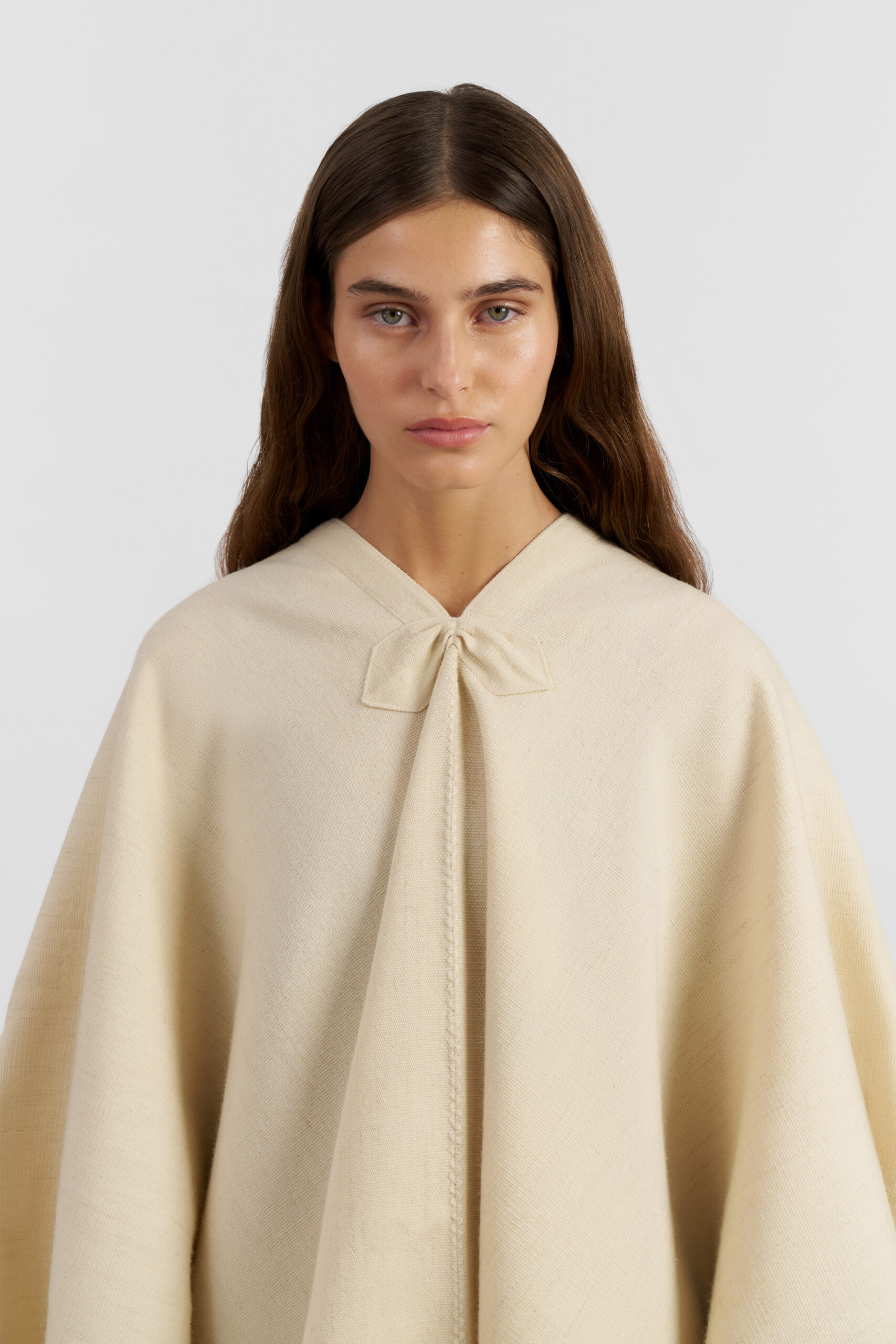 PONCHO AMPARO CREMA - Imagen 9