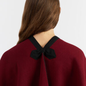 PONCHO AMPARO BURDEOS Y NEGRO