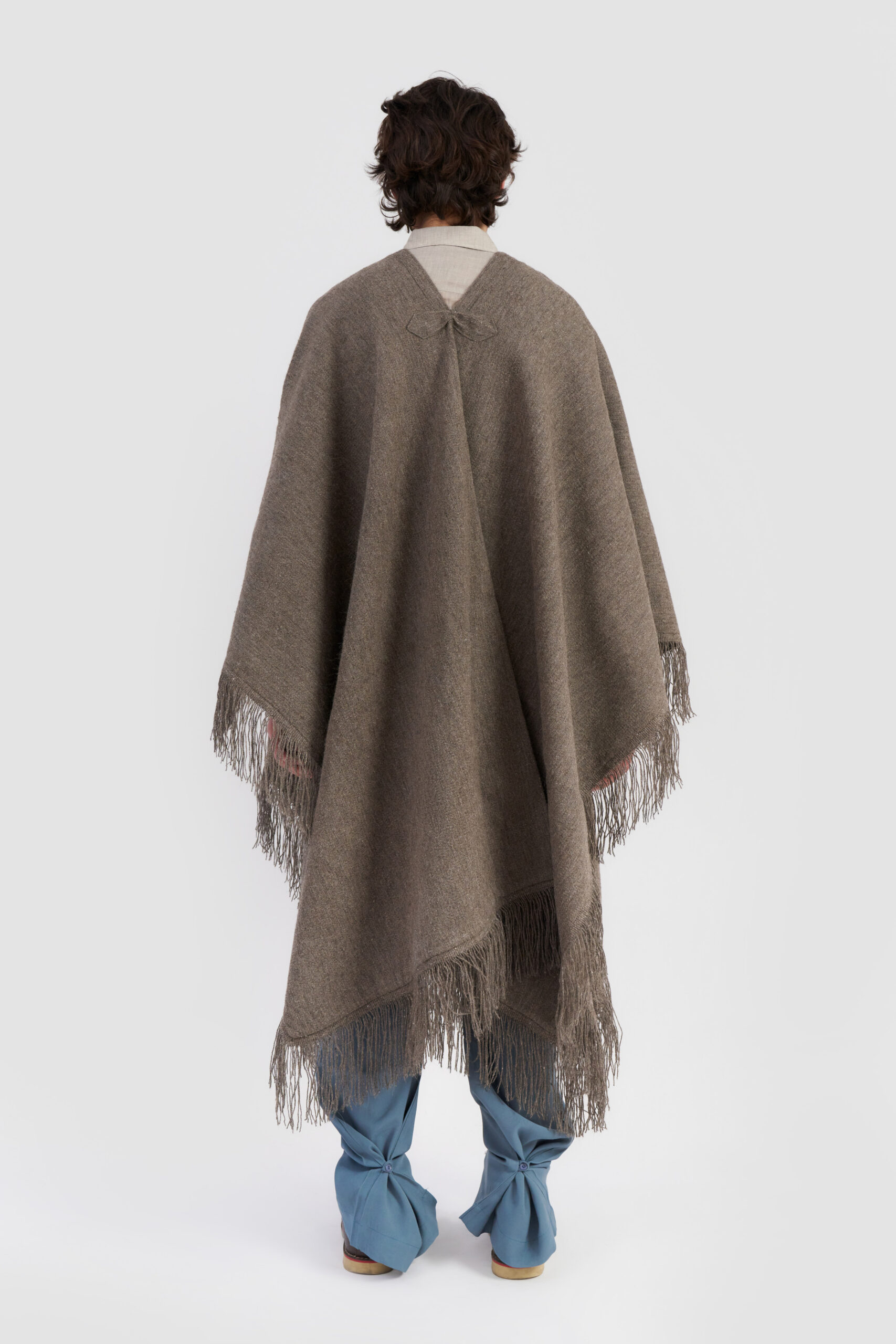 PONCHO AMPARO TAUPE - Imagen 4